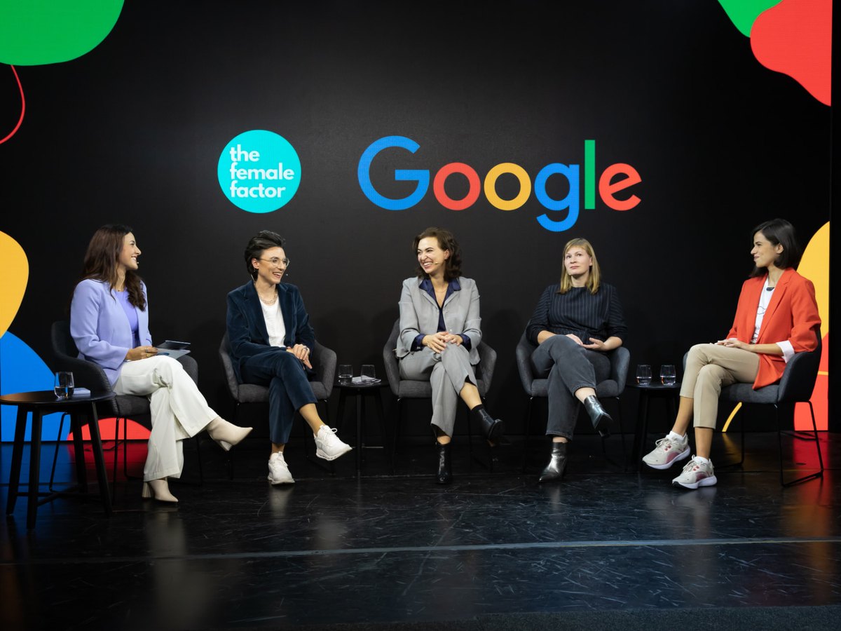 members upskilling together at a google career certificate session